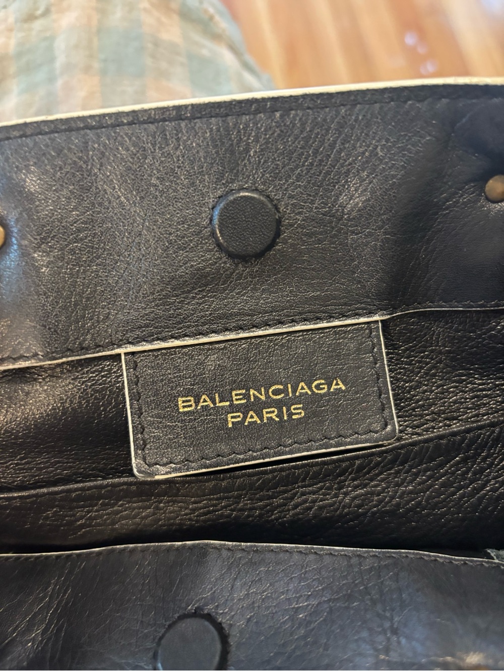 Balenciaga Classic Black Leather Shoulder Bag with Cream Trim - Picture 7 of 9